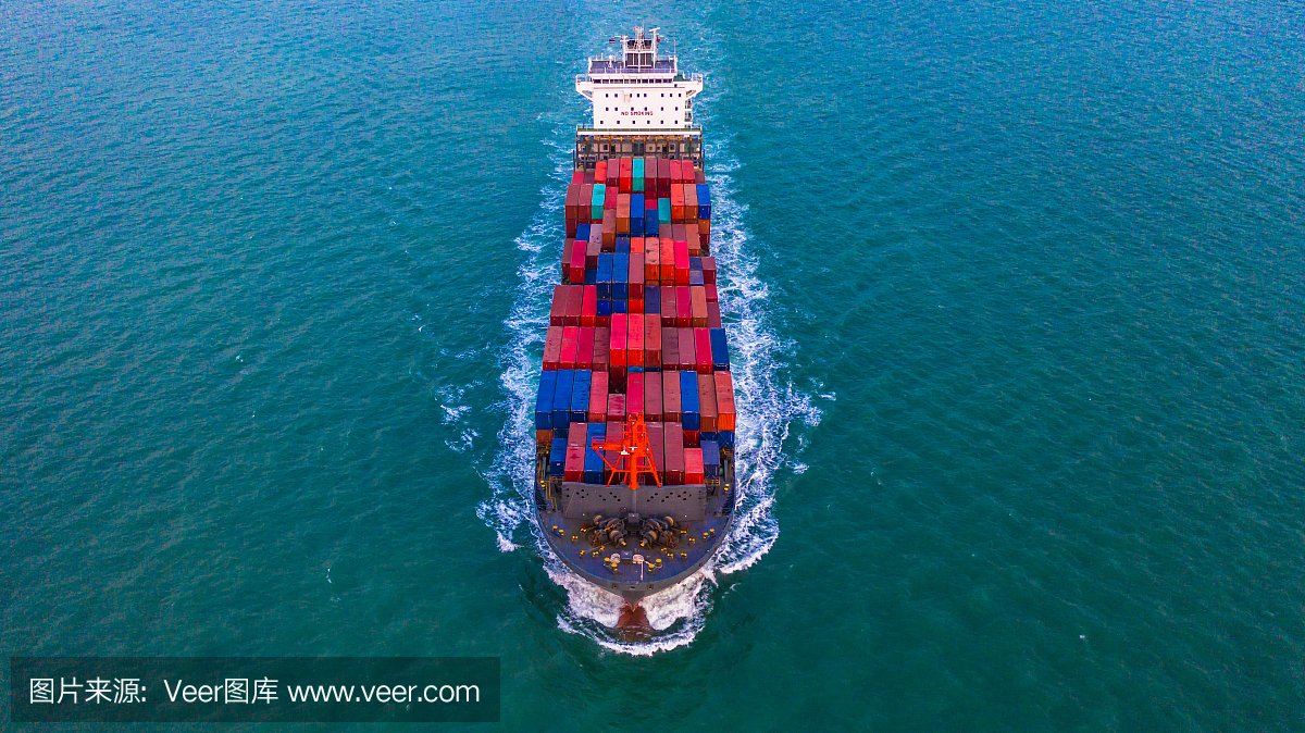 集装箱货轮载运集装箱箱,用于远洋集装箱船物流运输,鸟瞰图。